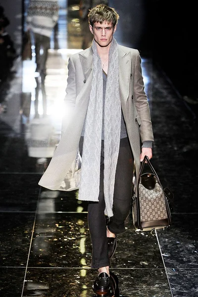 Look 28